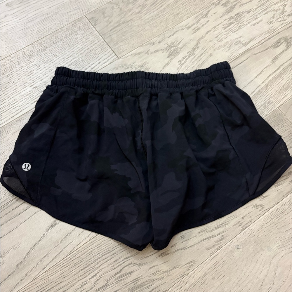 Lululemon Hotty Hot Short II *2.5"
Heritage 365 Camo Deep Coal Multi / Black